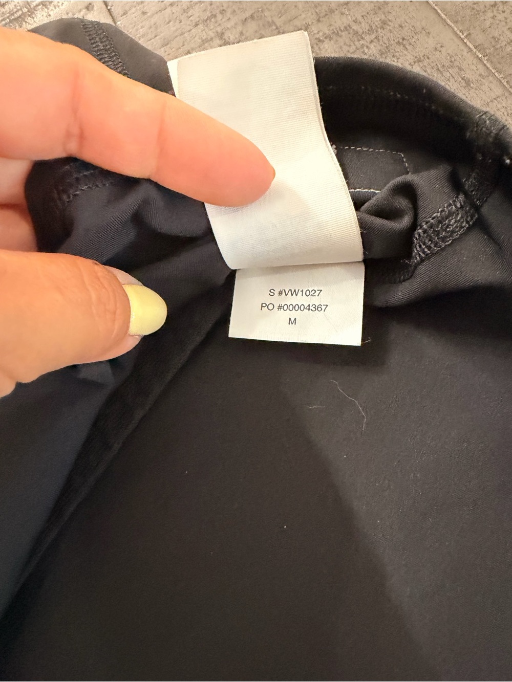 Vuori Black Scoop Neck Crop Tank - Picture 2 of 3
